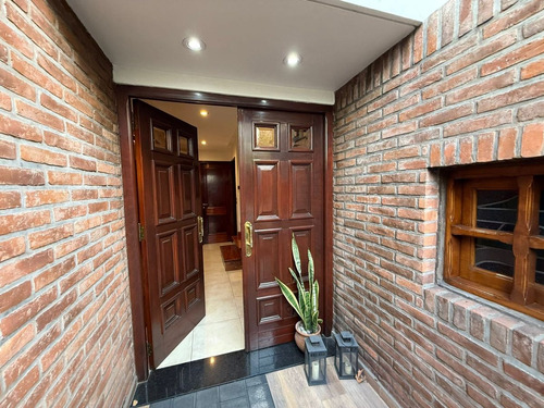 Casa 6 Amb. Con Pileta, Patio , Parrilla Y Cochera