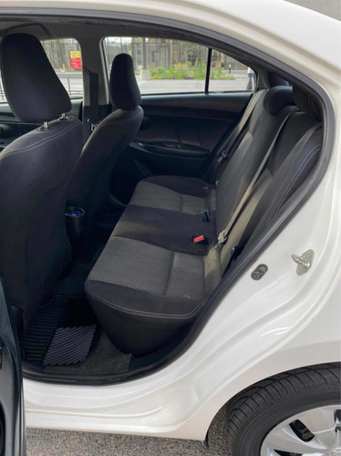 Imagen 10 de 12 de Toyota Yaris 1.5 Core At Sedan Cvt 2017
