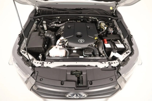 Imagen 6 de 25 de Toyota Hilux Sr 2.4tdi 150cv 4x2 Mt 0km Entrega Inmediata