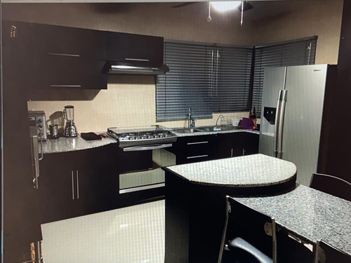 Residencia En Venta En Costa De Oro, Alberca, Jardín, Cochera Para 5 Autos.
