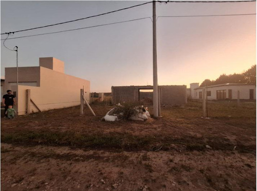 Terreno 800 M2 - Agua Y Luz - Con Construccion