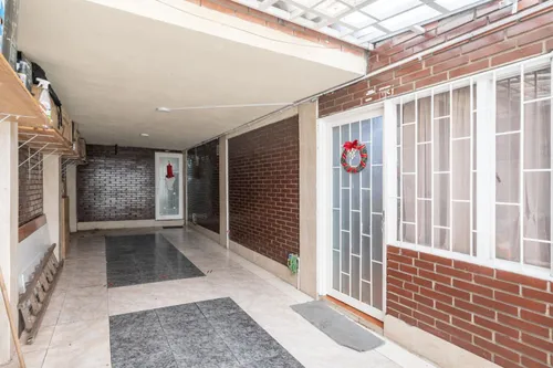 Casa En Venta En Los Naranjos. Cod V21519