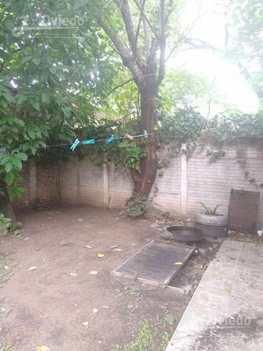 Pintoresca Propiedad De 3 Amb En Castelar Of 1595j