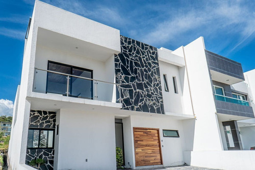 Imagen 2 de 30 de Se Vende Casa En Lomas De Juriquilla, 3 Niveles, Doble Altur