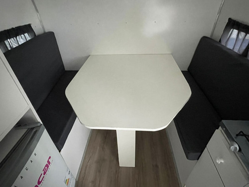 Casa Rodante Laus 250 Con Puerta Lateral Para Dos Personas