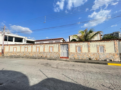 Casa En Venta San Jacinto Maracay Con Piscina Calle Cerrada Segura Kg:24-23124