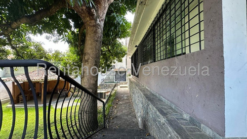 Casa En Venta En Los Palos Grandes Con Terreno Único Kg Negociable