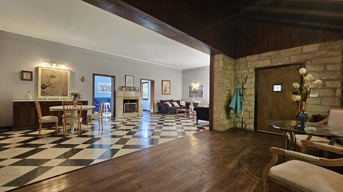 Venta - Chalet Con Cuatro Dormitorios Sobre Lote De 1380 Mts - Los Troncos