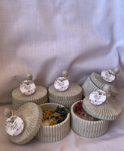 Souvenir Vela + Tapa- Caramelera Cemento- Flores Secas
