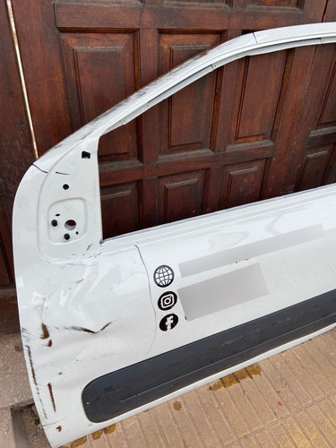 Puerta Izquierda Fiat Fiorino Con Detalles