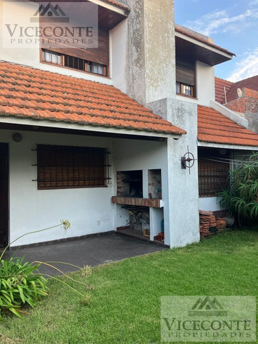 Casa 170 M2, Barrio Punta Mogotes, Mar Del Plata, Provincia De Buenos Aires.