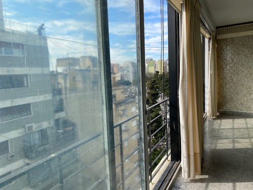 Imagen 5 de 17 de Departamento 3 Ambientes En Recoleta - Lleno De Luz Y Sol Con Cochera - A Reciclar!