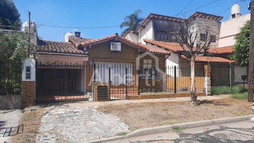 Venta Chalet 4 Ambientes Haedo/el Palomar.