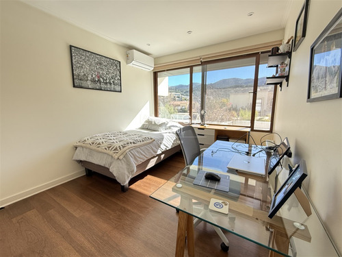 Casa En Venta De 6 Dorm. En Lo Barnechea