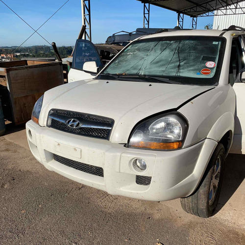 Imagem 9 de 13 de Sucata De Tucson 2.0 2015 Automática Pra Retirar Peças