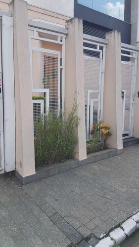 Casa Com 3 Quartos , 3 Banheiros , Duas Vagas De Garagem