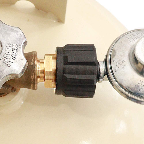Imagen 2 de 4 de Adaptador Para Tanque De Gas Pol Para Conectar Manguera Qcc1
