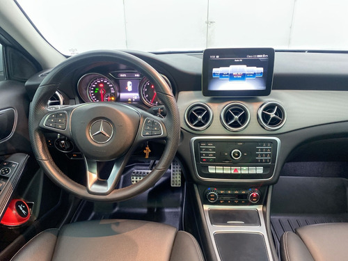Imagen 18 de 25 de Mercedez Benz Clase Gla 200 Urban 1.6
