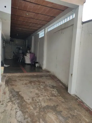 Urb La Esmeralda, Amplia Casa