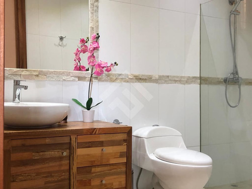Casa En Venta De 6 Dorm. En Pucón