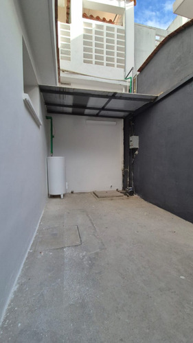 Casa En Alquiler. Los Palos Grandes. 350 Mt, 4h+s/4b+s/2e