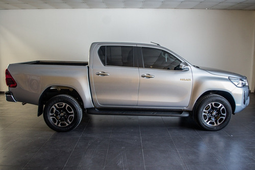 Imagen 7 de 25 de Toyota Hilux Srx Automática 4x2 2022 Okm Negra