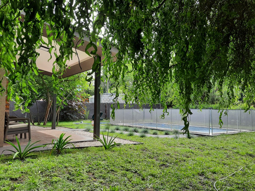 Casa Independiente Con Predio Cercado.