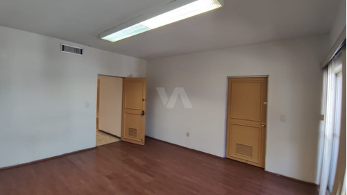 Imagen 18 de 30 de Casa En Renta De 3 Plantas Ideal Para Oficinas En Colonia Re
