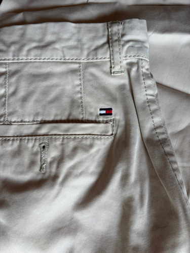 Pantalón Pinzado Tommy Hilfiger Beige Talle S (Usado)
