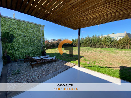 Casa En Venta, 3 Dorm.+ 1 Escritorio Barrio San Matías!