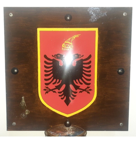 Escudo De Albania Marca Tivoly 