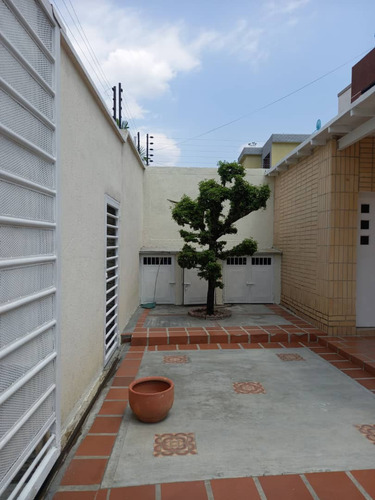 Casa En Calle Cerrada En Urb. Ciudad Jardín Mañongo. Plc-1068