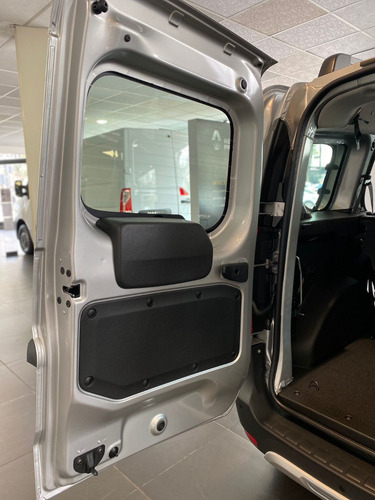 Renault Kangoo Stepway - Tres Formas De Retiro (rr)