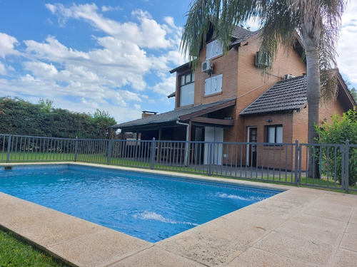 Casa En Venta En Barrio Privado, Acacias Blancas