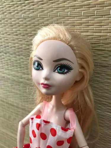 Boneca Ever After High Apple White Basic Budget Usada