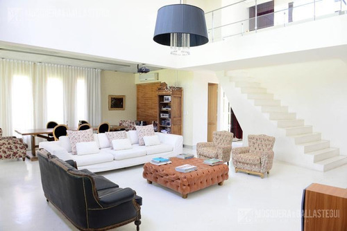 Imagen 3 de 21 de Increíble Casa De Estilo Moderno En Santa Catalina - Villanueva