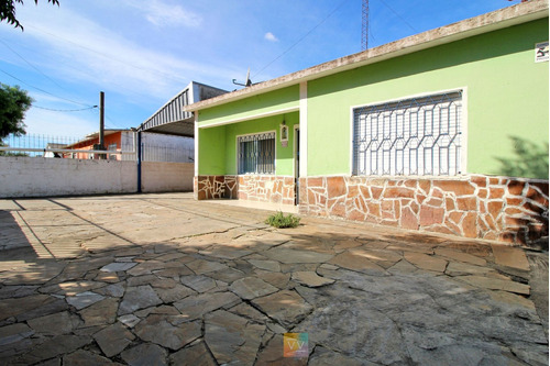 Venta De Casa Con 2 Apartamentos En Las Piedras