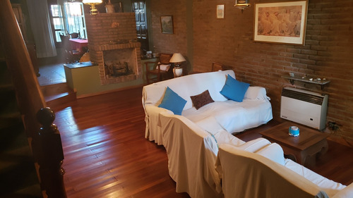 Excelente Chalet De Cuatro Dormitorios