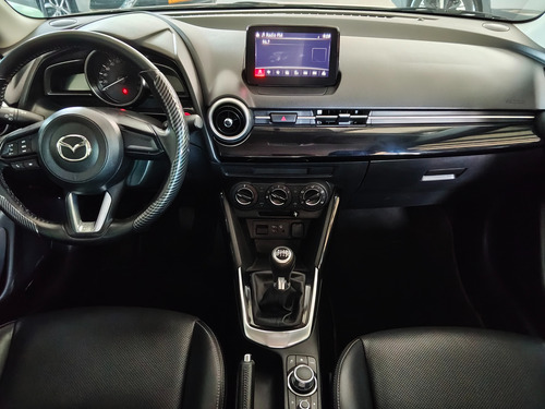 Mazda 2 1.5 Touring Sedan