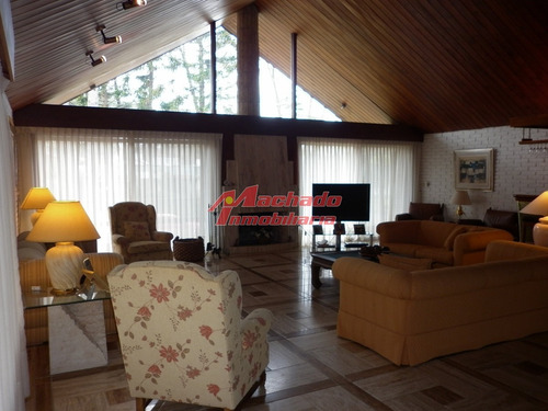 Espectacular Residencia En Zona Residencial, Ideal Para Vivir Todo El Año- Ref: 3833