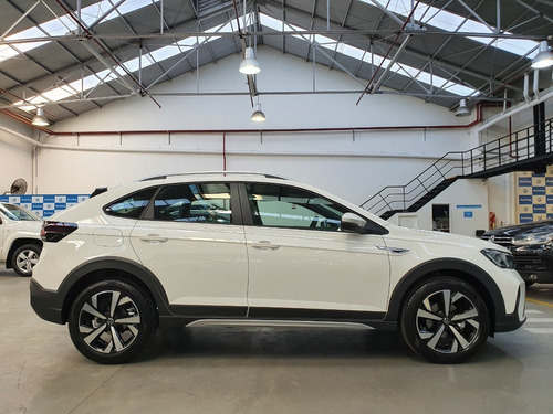 Imagen 4 de 25 de Volkswagen Nivus Highline At 200 Tsi My22 Dcolores