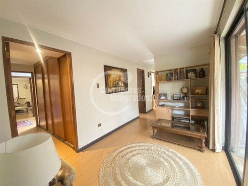 Casa En Venta De 7 Dorm. En Vitacura Santa María.san Benito.