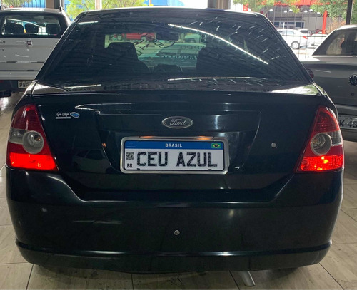 Imagem 9 de 10 de Ford Fiesta Sedan 1.6 First Flex 4p 2008