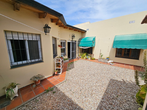 Venta Casa 2 Dormitorios Villa Floresta Con Cochera