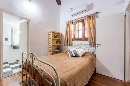Venta/permuta - Casa Planta Alta, 4 Dormitorios - Centro, Rosario.
