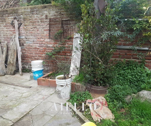 Imagen 8 de 8 de Casa 3 Ambientes. Garage, Patio Y Quincho. Para Reciclar. U$s 70.000