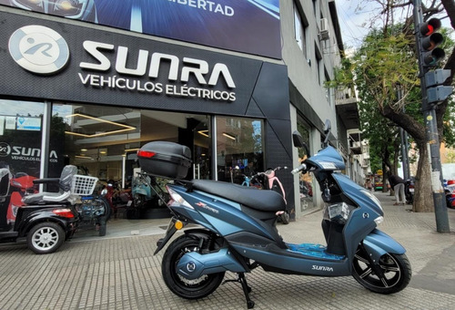 Imagen 2 de 25 de Moto Eléctrica Hawk / Promo Año Nuevo Con Baúl De Regalo / A