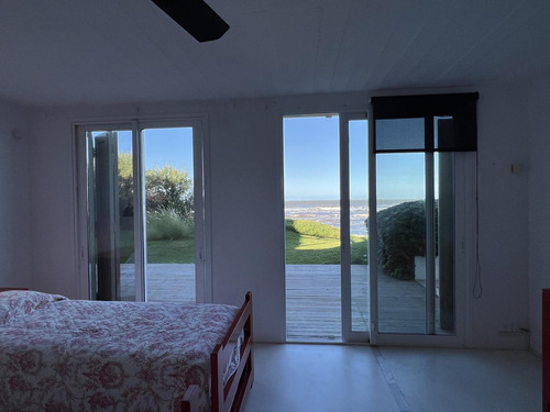 Casa En La Playa Primera Linea Del Mar. La Barra Punta Del Este.