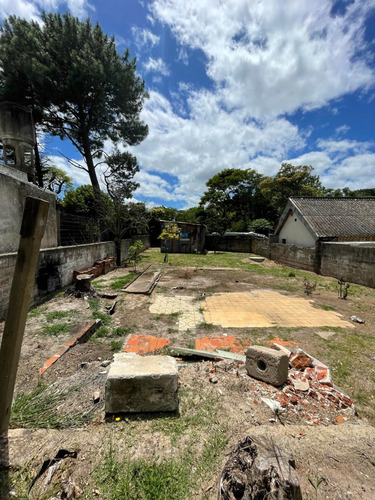 Terreno Con Mejora En La Floresta