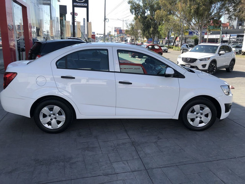 Imagen 13 de 15 de Chevrolet Sonic 4 Puertas
